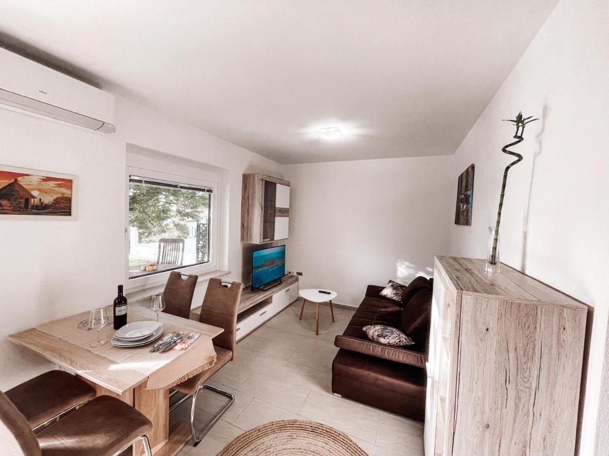 Zgornje Skofije Riad Apartments מראה חיצוני תמונה