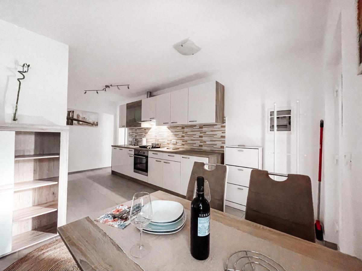 Zgornje Skofije Riad Apartments מראה חיצוני תמונה