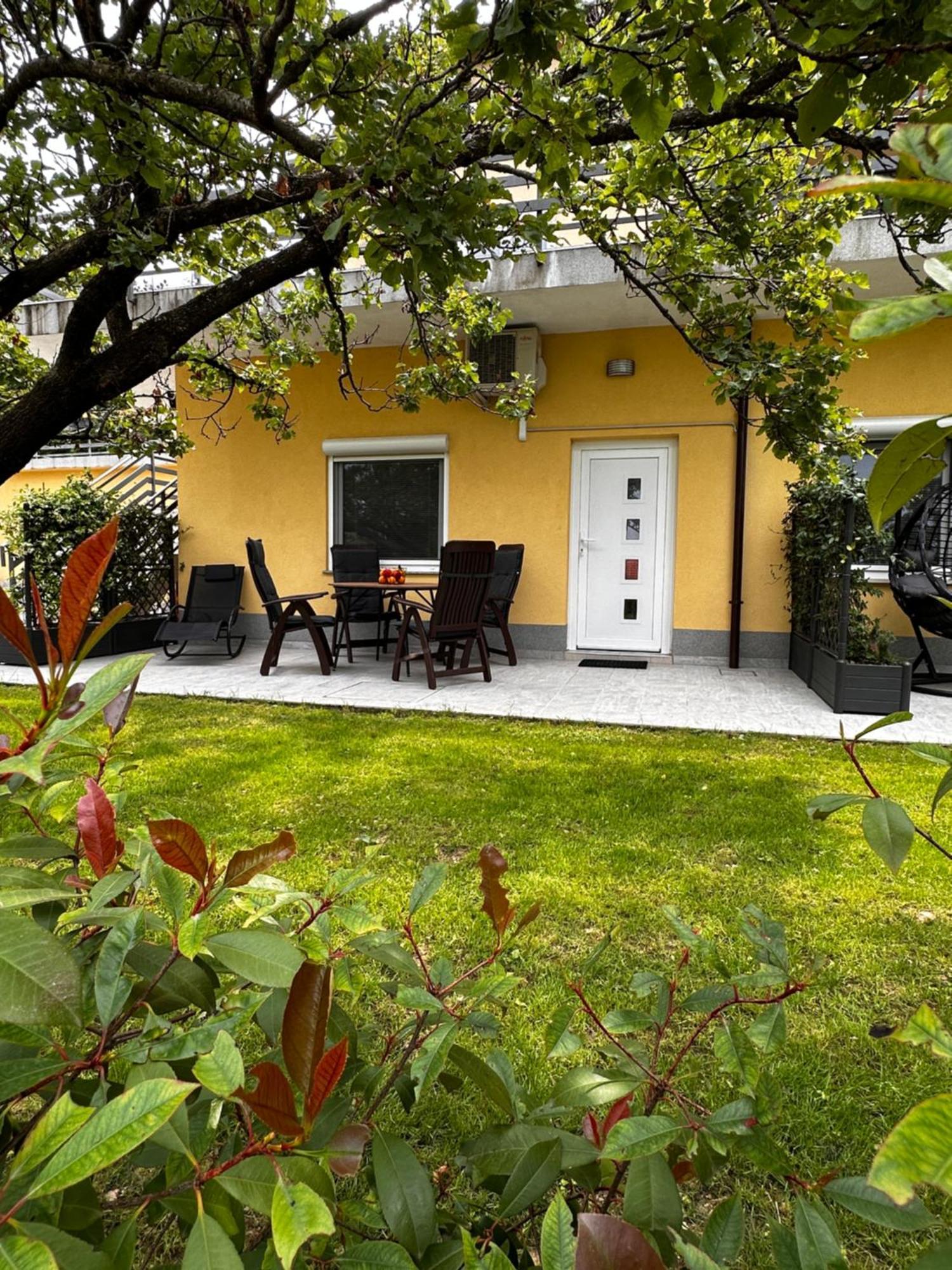Zgornje Skofije Riad Apartments מראה חיצוני תמונה