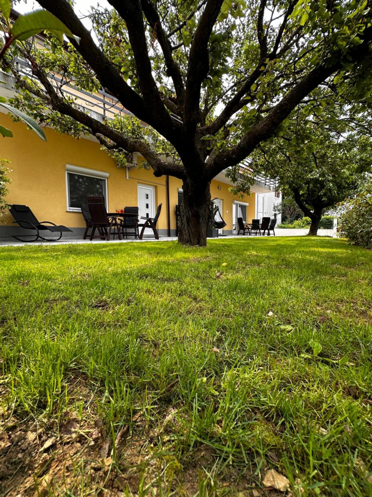Zgornje Skofije Riad Apartments מראה חיצוני תמונה